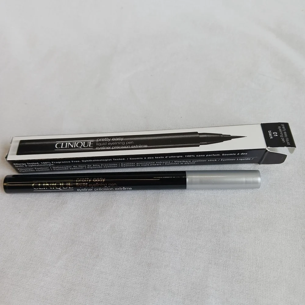 Clinique Pretty Easy Liquid Eyeliner Pen Black 01